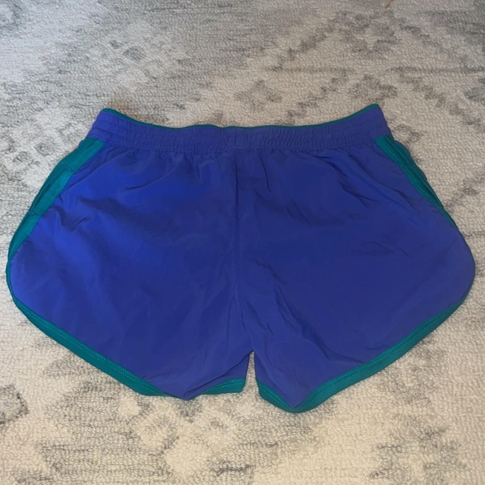 North face shorts - Picture 2 of 2